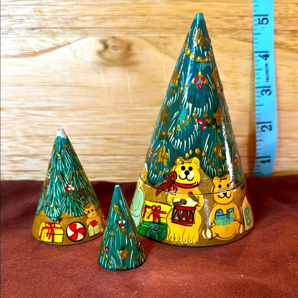 🐈‍⬛Lilian Vernon Nesting Christmas Trees